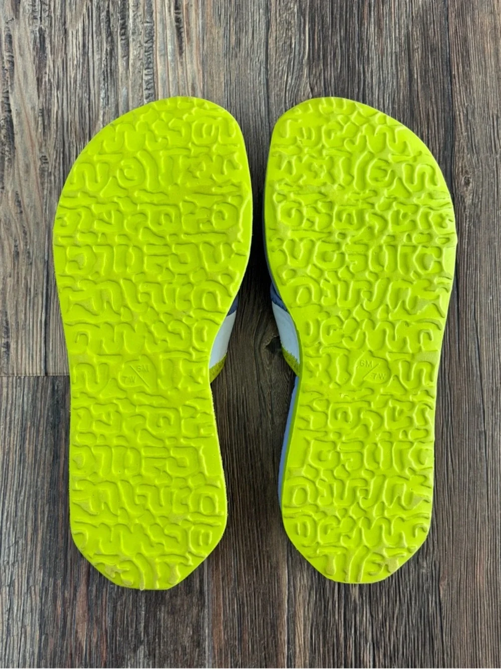 Y2K Nike Flip Flops Sandals Womens 6 Periwinkle Blue Lime Green Henna Pattern